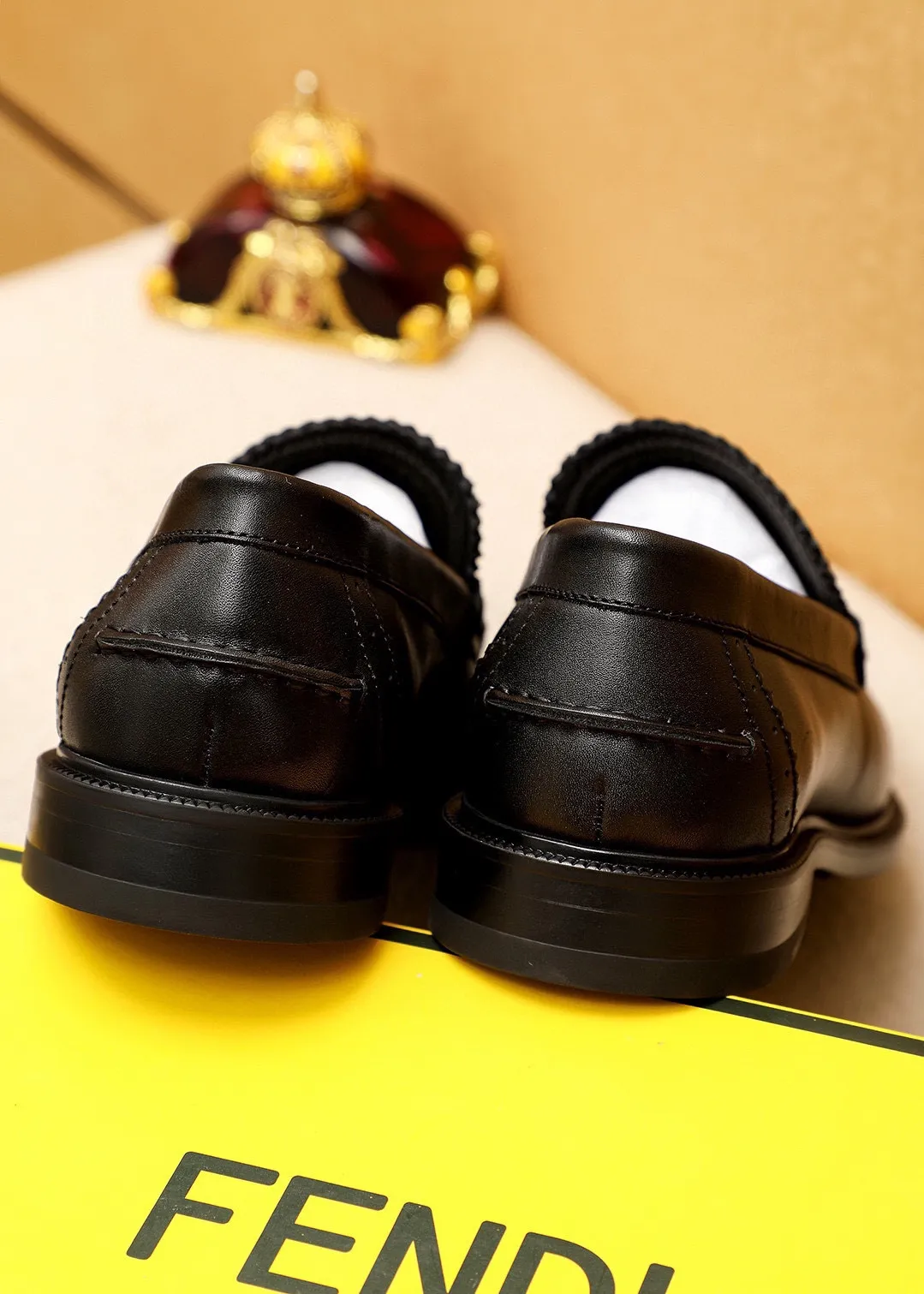 Men's shoes 💰460💰💐 Product trademark: FENDI [Fendi] casual leather shoes Regular size: 38-44 (45🉑️customized) Product materials: Selected imported first-layer cowhide upper + luxury hardware buckle, imported cowhide lining. Strong three-dimensional visual effect, rubber outsole Color: 2⃣️colors available